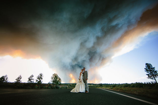 Illustration for article titled Natural Disasters Are the Hottest New Trend in Wedding Photography